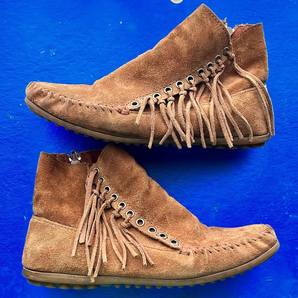 Minnetonka Willow Mocassins Brown with Fringe